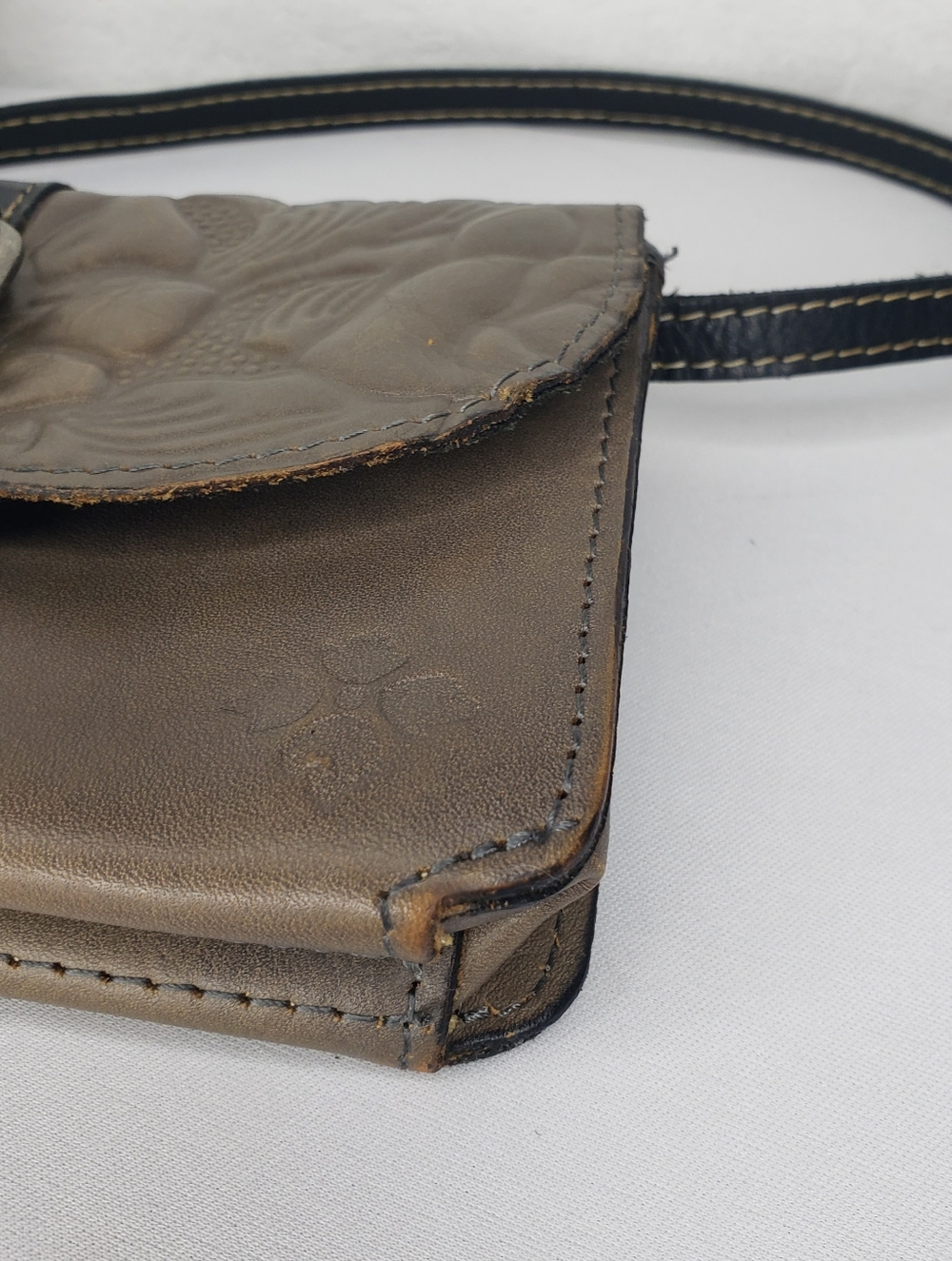 Patricia Nash Tooled Floral Crossbody in Taupe and Black Leather Bag - Picture 9 of 12